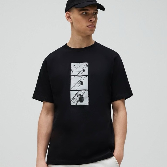 Pull&Bear Other - NWT. Pull&Bear Black T-Shirt with Ferris Wheel Illustration. Size S.